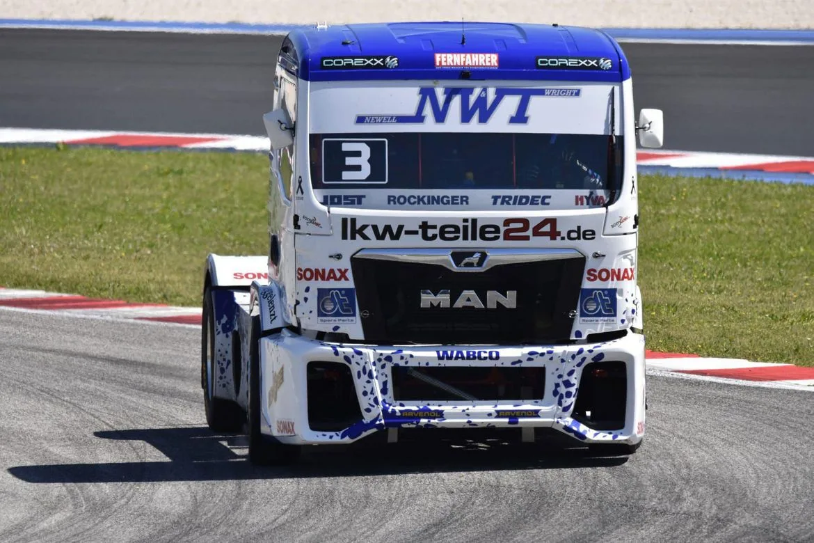 JOST Truck Stop Stand eine Autogrammsession mit Sascha Lenz