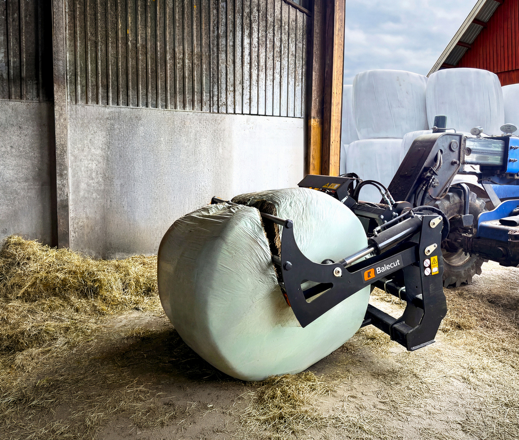Balecut_New_Holland_LM742